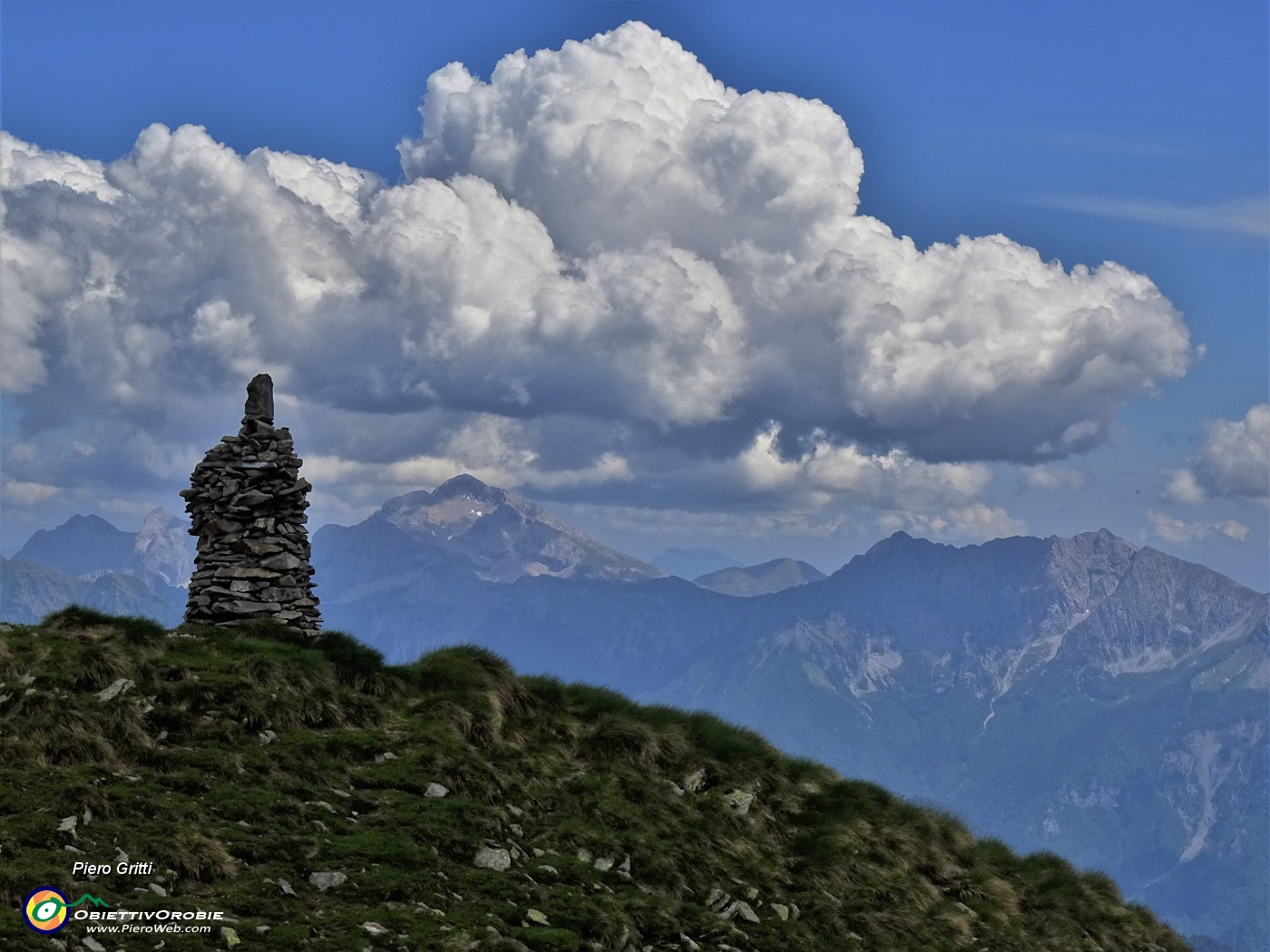 49 Omone Ponteranica centr. con vista in Arera-Menna.JPG